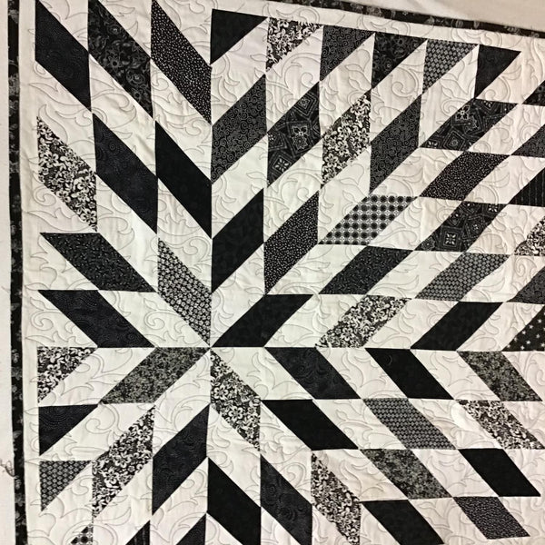 Gift 05 Black & White Finish Quilt Wall Hanging 40x40 105822